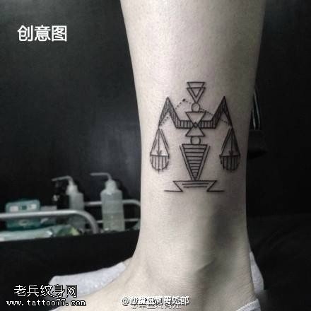 几何元素的天平秤纹身图案