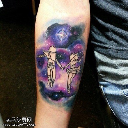 彩绘星空超人纹身图案