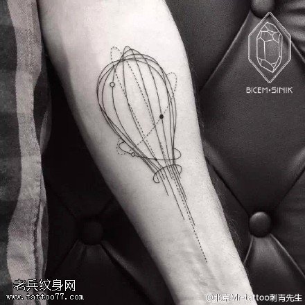 简单点刺星球纹身图案