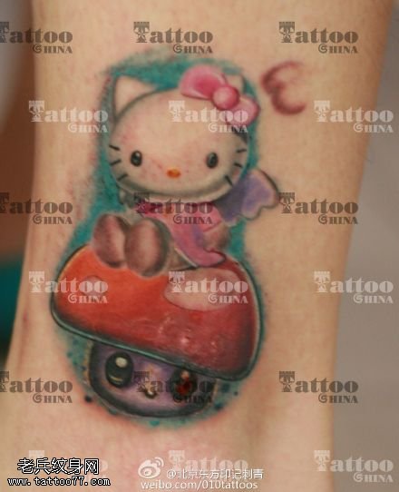 彩绘卡通猫咪纹身图案