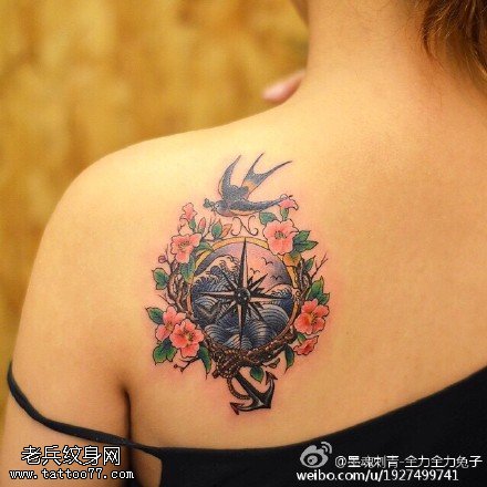 经典指南针花卉纹身图案