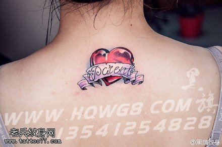 背部经典爱心纹身图案