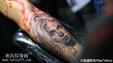 手臂点刺魔女纹身图案
