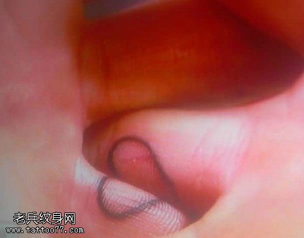 手心里的爱心纹身图案