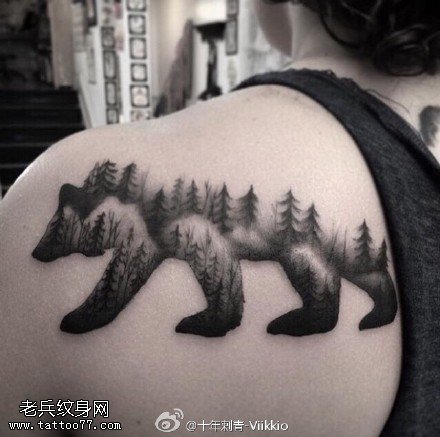 肩部熊出没纹身图案
