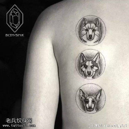 经典几何元素狼狗纹身图案