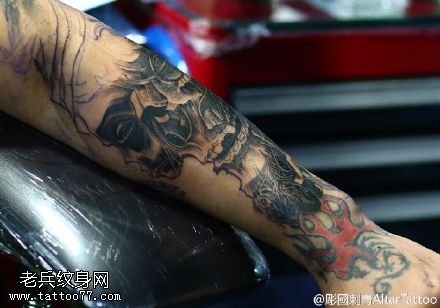 水墨骷髅章鱼纹身图案