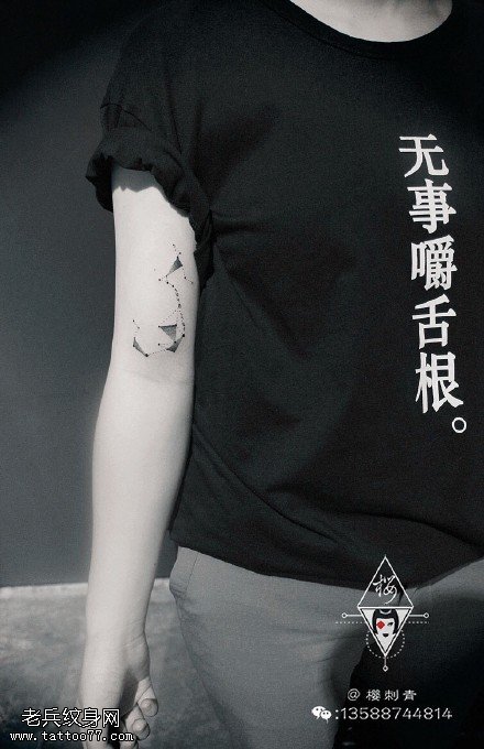 点刺几何线条纹身图案