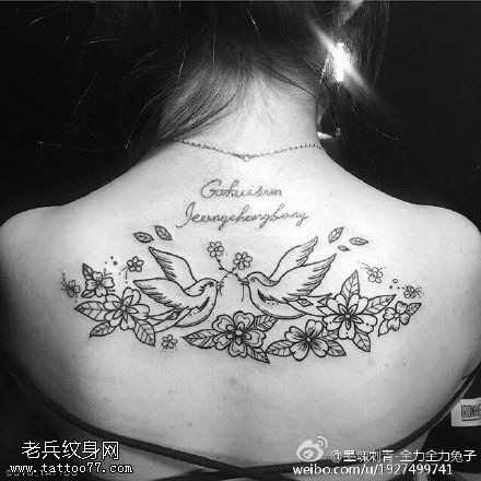 背部经典小鸟花卉纹身图案