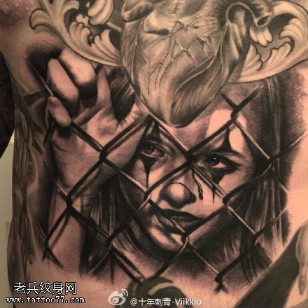 背部铁窗泪纹身图案