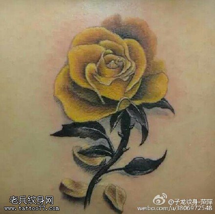 黄色的玫瑰纹身图案