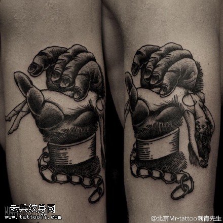 恶魔手里的女人纹身图案