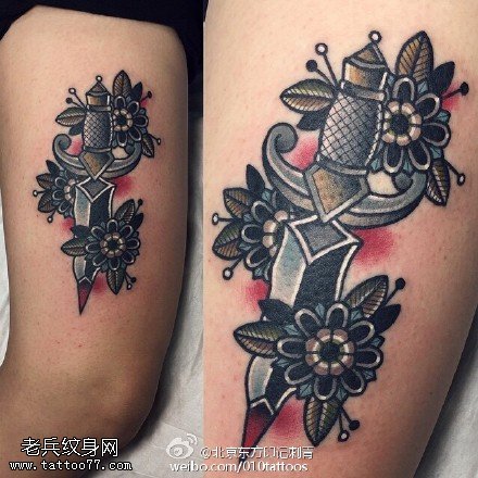 花卉匕首纹身图案