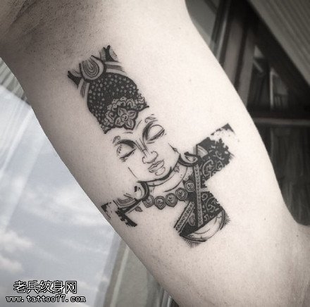 手臂上佛像十字架纹身图案