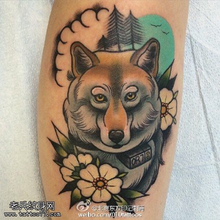 彩绘狼狗花卉纹身图案
