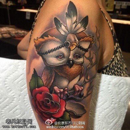 可爱的猫头鹰花卉纹身图案