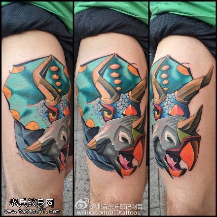 大腿上的怪物纹身图案