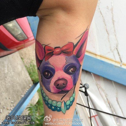 小腿上的宠物狗狗纹身图案