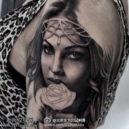 肩膀的美女纹身图案