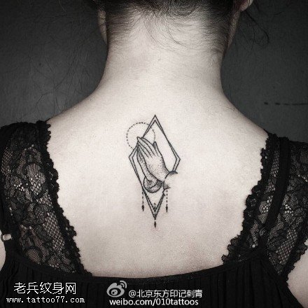 背部点刺几何元素佛手纹身图案