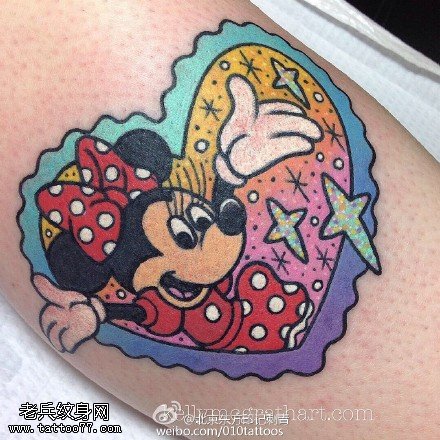 彩绘心形米奇纹身图案