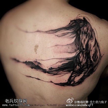 水墨奔腾的马儿纹身图案