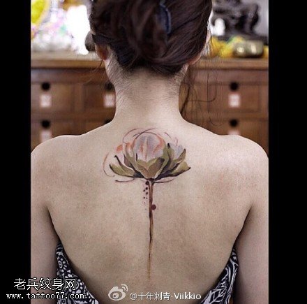 优美的莲花纹身图案