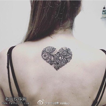 背部心形梵花纹身图案