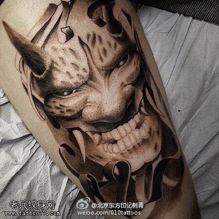 大腿的般若纹身图案