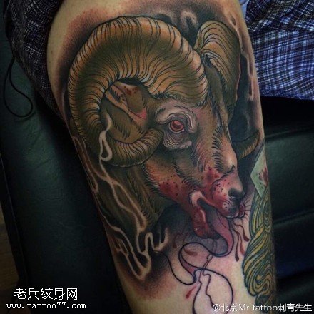 肩膀上的大山羊纹身图案