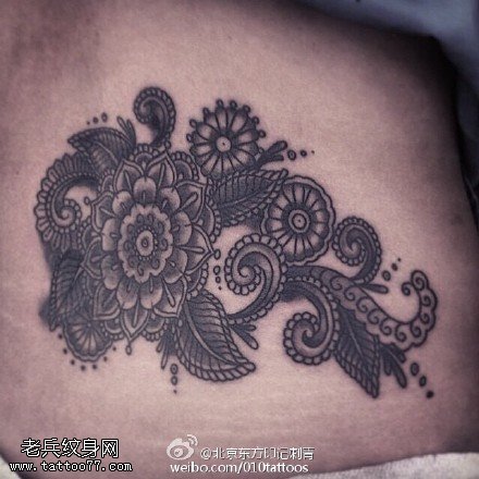背部经典传统梵花纹身图案