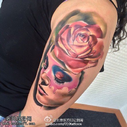 肩部美女玫瑰纹身图案