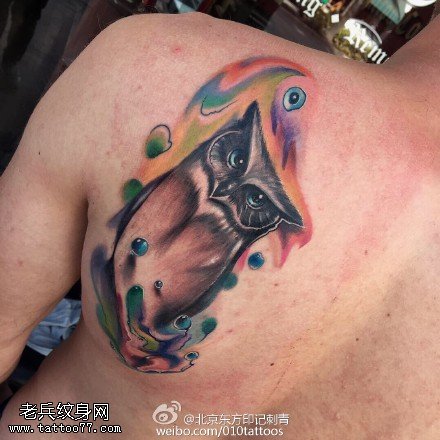 肩膀水彩猫头鹰纹身图案
