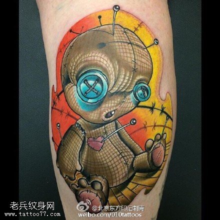 小腿上的外星人纹身图案