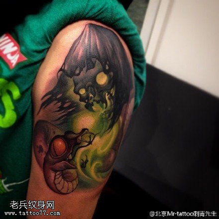 惊悚死神大眼蛇纹身图案