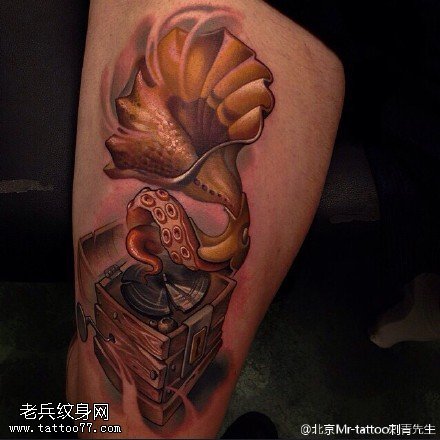 复古的小喇叭纹身图案