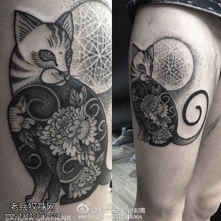 简单的花卉猫纹身图案