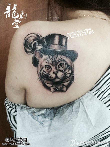 肩膀绅士的猫咪纹身图案