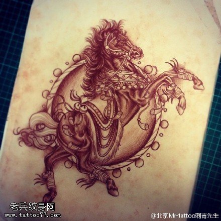 手稿奔腾的骏马纹身图案