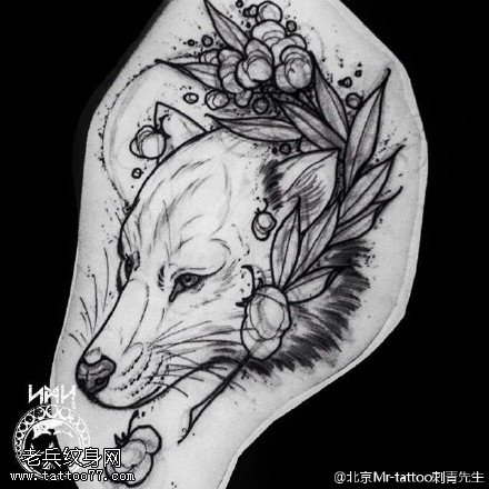 手稿狼花卉纹身图案