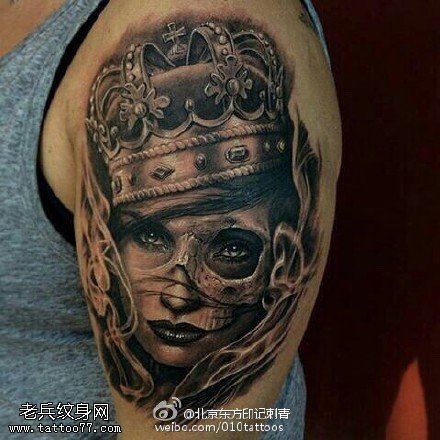 肩膀皇冠女郎纹身图案