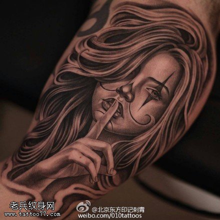 小腿上的卡通女纹身图案