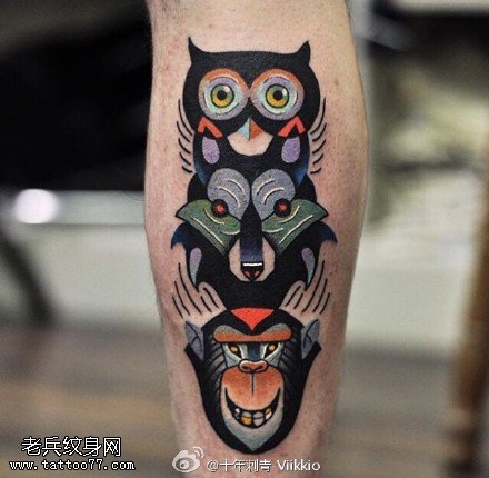 小腿上的猫头鹰纹身图案