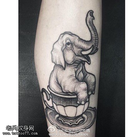 小腿点刺小象纹身图案