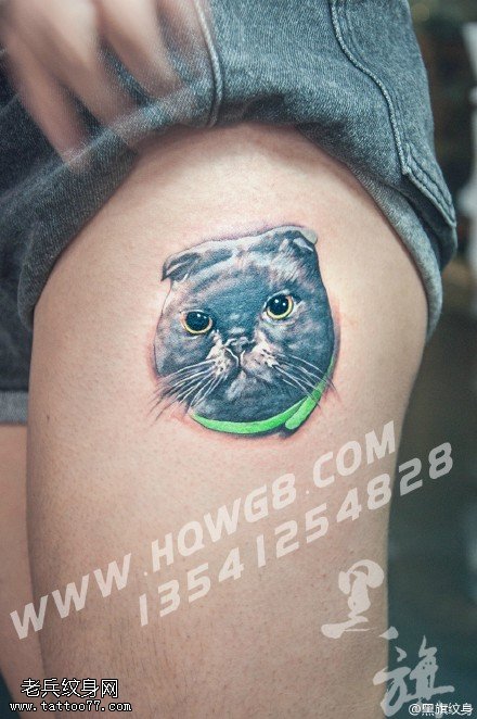 大腿上的猫咪纹身图案