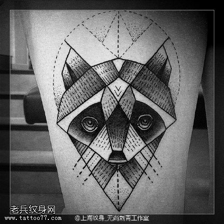 几何元素的狗狗纹身图案