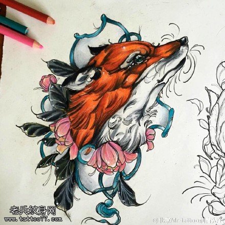彩绘的狼纹身图案