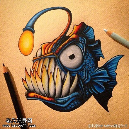 彩绘带灯的鱼纹身图案