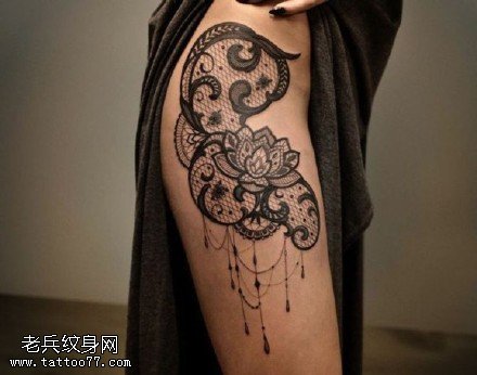 肩膀蕾丝莲花纹身图案