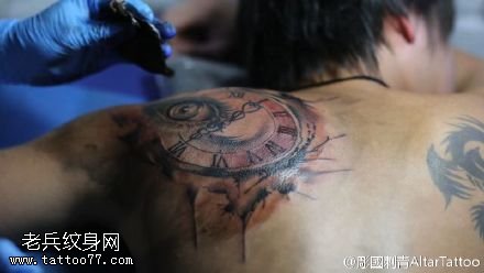 肩膀罗马表纹身图案
